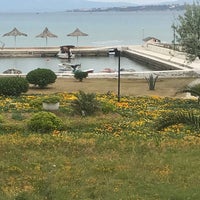 Photo taken at Ege Çeşme Sitesi Plaj by Byç on 4/29/2020