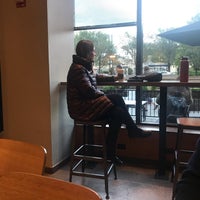Photo taken at Starbucks by ᴬᴿᴬᶜᴱᴸᴵ ᶜᴼˢˢ  on 1/25/2020