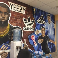 Photo taken at Adidas  Дисконт-центр by Даря on 10/26/2017