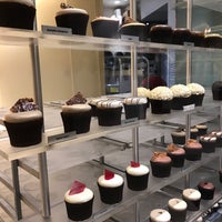 Das Foto wurde bei More Cupcakes von nao t. am 11/1/2017 aufgenommen