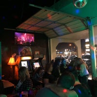 3/1/2020 tarihinde Enrique G.ziyaretçi tarafından Deloreans 80s Bar'de çekilen fotoğraf