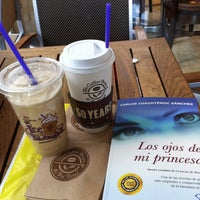 Photo taken at The Coffee Bean &amp;amp; Tea Leaf by Ariadna R. on 4/30/2013