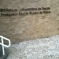 Foto tirada no(a) Biblioteca Universitária de Saúde Professor Álvaro Rubim de Pinho por Andre L. em 12/9/2013