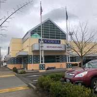 File:Goodwill Superstore in Portland Oregon on NE Halsey St (2017