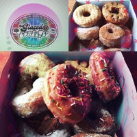 Снимок сделан в Glazed and Confuzed Donuts пользователем Desiree R. 8/23/2015