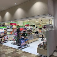 Photo taken at くまざわ書店 by Noboru T. on 10/8/2019