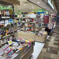 Photo taken at くまざわ書店 by Noboru T. on 2/12/2019