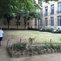 Photo taken at Jardin de la Bibliothèque historique by Gabor K. on 8/19/2015