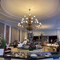 Foto tirada no(a) Kempinski Grand Hotel des Bains por Gabor K. em 1/19/2022
