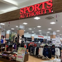 Photo taken at スポーツオーソリティ 大高店 by naoto . on 3/8/2021