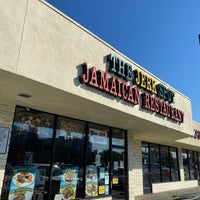 Foto tirada no(a) The Jerk Spot Jamaican Restaurant por Veronica D. em 6/5/2021