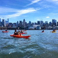 Foto tirada no(a) Manhattan Kayak + SUP por Alexis C. em 9/2/2016
