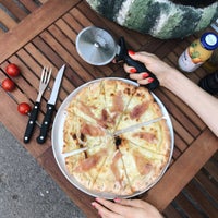 Foto tirada no(a) Pizza Pazza por Pizza Pazza em 7/5/2018