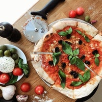รูปภาพถ่ายที่ Pizza Pazza โดย Pizza Pazza เมื่อ 7/5/2018