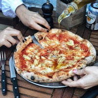 Foto diambil di Pizza Pazza oleh Pizza Pazza pada 7/5/2018