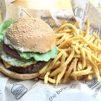 Foto tirada no(a) The Burger Joint por Fotis ♎. em 10/13/2015