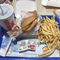 Photo taken at Burger King by Hamide Nur A. on 5/7/2018