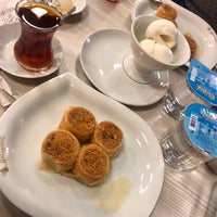 Photo taken at Gaziantepli Hasanoğlu Baklava | Pasta | Dondurma by Yasin Ş. on 4/5/2019