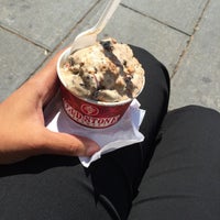 Photo taken at Cold Stone Creamery by Q on 9/14/2015