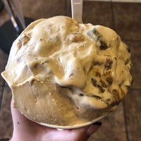 Photo taken at Cold Stone Creamery by Jennie A. on 6/7/2018