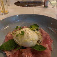 Das Foto wurde bei Garibaldi Italian Restaurant &amp;amp; Bar von Sakura T. am 1/10/2021 aufgenommen