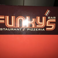 Foto tirada no(a) Funkys Bar por Kristof C. em 3/8/2016