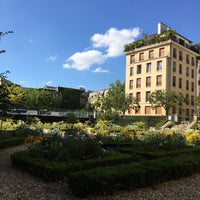 Photo taken at Jardin de l&amp;#39;Hôtel de Sens by erdal k. on 8/13/2021