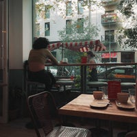 Foto diambil di Roast Club Café oleh Mh . pada 10/27/2022