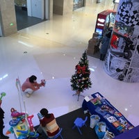 Photo taken at Apple Holiday Plaza Shenzhen by 千 悦. on 12/6/2020