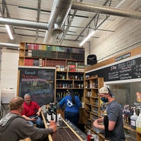 Das Foto wurde bei Books &amp;amp; Brews Brewing Company von Romily B. am 4/11/2021 aufgenommen