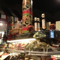 3/2/2013 tarihinde Cameron N.ziyaretçi tarafından Caravia Fresh Foods'de çekilen fotoğraf