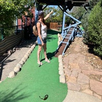 Foto diambil di Colorado Journey Mini Golf oleh Lindsey S. pada 7/30/2022