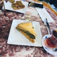 Photo taken at Acemoglu Baklavari by Doğukan Can on 10/12/2018