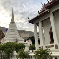 Photo taken at Wat Patumwanaram by Thitinun B. on 8/7/2023