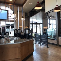 4/15/2017에 David B.님이 Specialty’s Café &amp; Bakery에서 찍은 사진