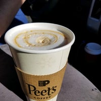 รูปภาพถ่ายที่ Peet&amp;#39;s Coffee &amp;amp; Tea โดย Jennifer F. เมื่อ 1/9/2022