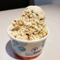 Photo prise au Sub Zero Ice Cream &amp;amp; Yogurt par Jennifer F. le6/18/2020