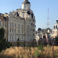 Photo taken at Площа Мистецтв (Сквер на Воздвиженській) by Sascha B. on 9/7/2020