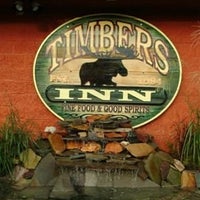 7/11/2013 tarihinde Timbers Inn Restaurant &amp;amp; Tavernziyaretçi tarafından Timbers Inn Restaurant &amp;amp; Tavern'de çekilen fotoğraf
