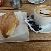 Foto tirada no(a) Luxe Cafè por carles j. em 8/15/2017