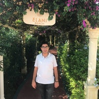 Foto scattata a Elani Beach Restaurant da Kenan K. il 10/9/2018