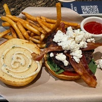 Photo taken at BJ&amp;#39;s Restaurant &amp;amp; Brewhouse by Carlos M. on 7/7/2021