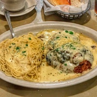 Photo taken at Gino&amp;#39;s Italian Restaurant by Carlos M. on 1/24/2020