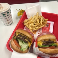 Photo taken at In-N-Out Burger by Carlos M. on 3/14/2019