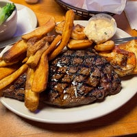Photo taken at Texas Roadhouse by Carlos M. on 8/10/2022