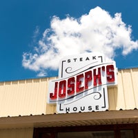 Foto tirada no(a) Joseph&amp;#39;s Steak House por Joseph&amp;#39;s Steak House em 8/30/2017