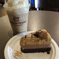 Photo taken at Gloria Jean&#39;s Coffees by ᖇᘎᘗᕬ ᖇᓲᕒᕬ on 12/15/2015