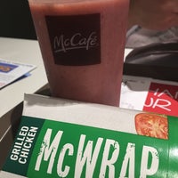 Photo taken at McDonald&amp;#39;s by ᖇᘎᘗᕬ ᖇᓲᕒᕬ on 11/18/2015