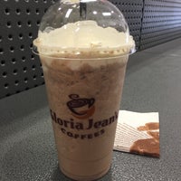 Photo taken at Gloria Jean&amp;#39;s Coffees by ᖇᘎᘗᕬ ᖇᓲᕒᕬ on 4/30/2016