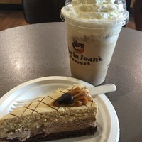 Photo taken at Gloria Jean&amp;#39;s Coffees by ᖇᘎᘗᕬ ᖇᓲᕒᕬ on 2/20/2016